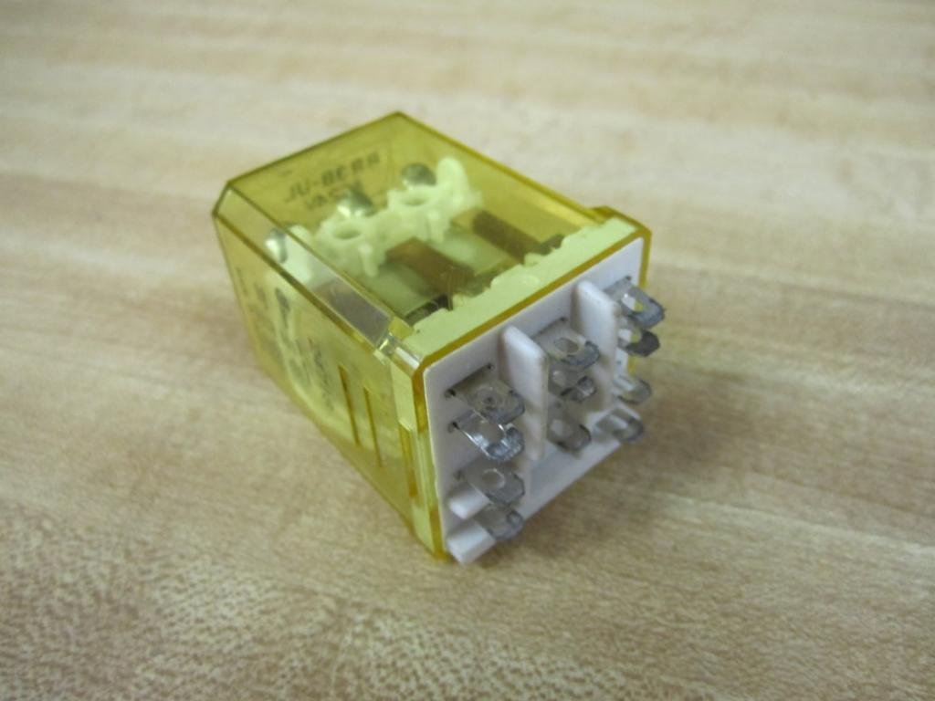 IDEC RR3B-ULAC24V 24 VAC, PLUG-in, RELAY, 11 BLADE, 3 PDT, 10 AMP