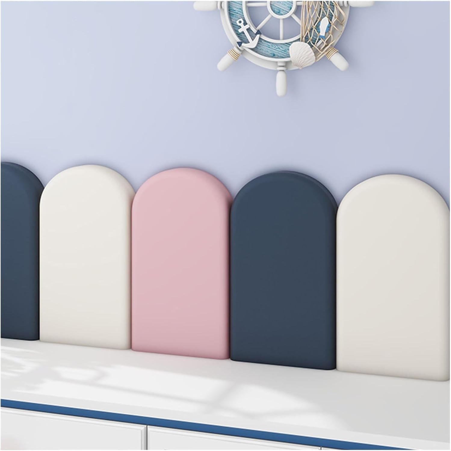 Panneaux rembourses autocollants acoustiques et anti-choc pour securiser les murs de lit enfant