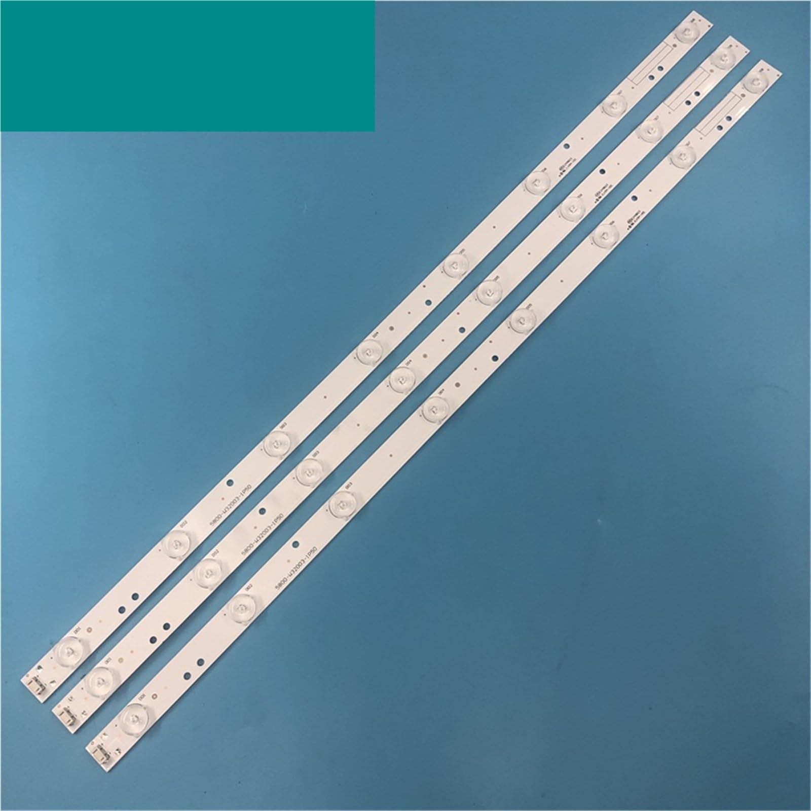 1 Set = 3 Pezzi 8 Strisce di retroilluminazione LED TV LED 32'' 3X8 32E350E 32E320W 32E310C 5800-W32003-1P50 606mm