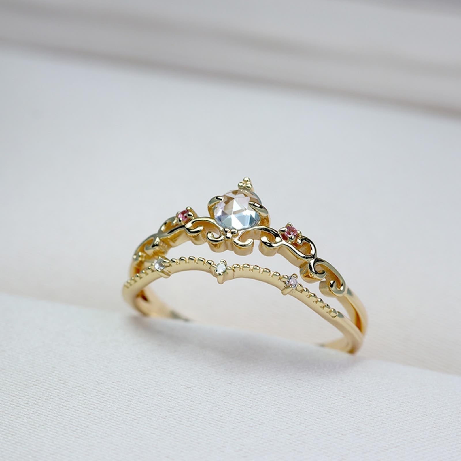 Anillo solitario de oro Au 375/585/750 con topacio azul claro, forma de vid