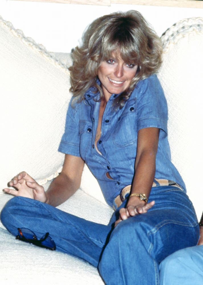 farrah fawcett blue dress Amazon.com: Farrah Fawcett wearing a blue jean shirt and pants 1970s.  Photo: Oscar Abolafia (farrahfawcett045) Poster Print (8 x 10) : Clothing,  Shoes & Jewelry