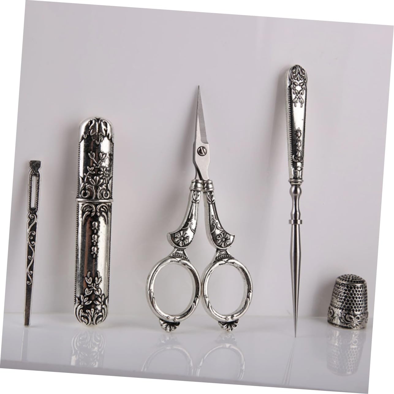 1 Set Strumenti Da Cucito D'epoca Forbice Multifunzionale Forbice Da Cucito Artigianale Kit Combinati Incrociata Forbici Retrò Ditali Per Ricamo Silver Ferro Da Stiro NUOBESTY