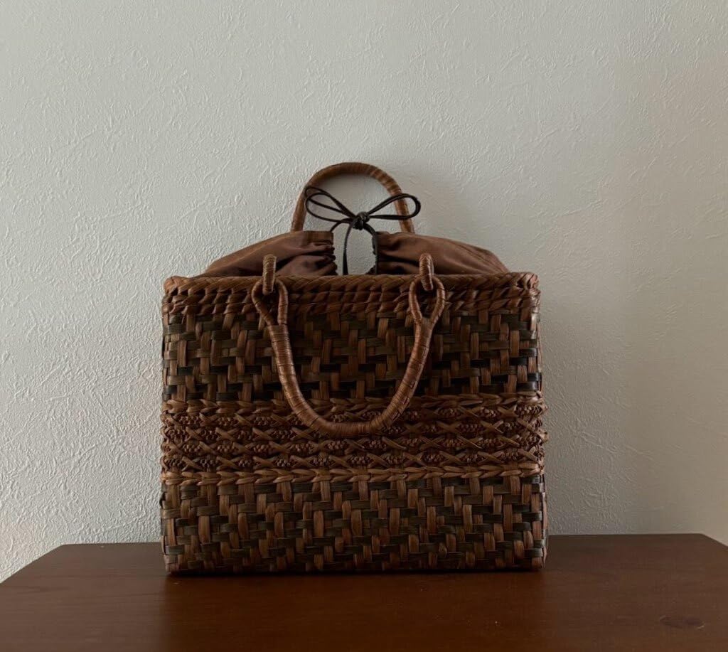 新入荷 未使用品　長野産　職人手編み　ニ色花編み中三つ編み　胡桃山葡萄バッグ 新入荷 未使用品 長野産 職人手編み ニ色花編み中三つ編み 胡桃