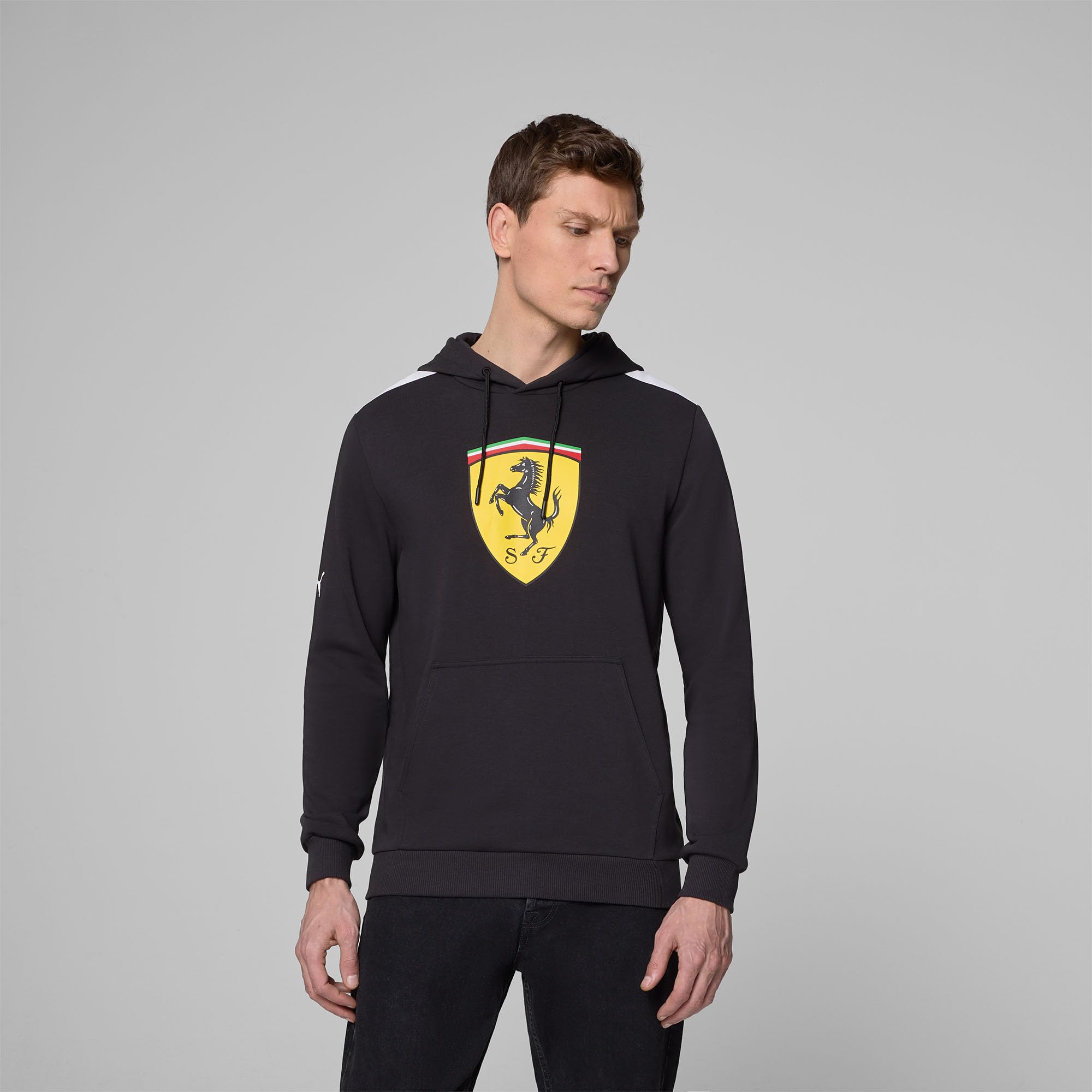 PUMA Scuderia Ferrari F1 Hoodie | Logo Kapuzenpulli mit Kordelzug, Großem Scudetto-Schilddruck auf der Brust