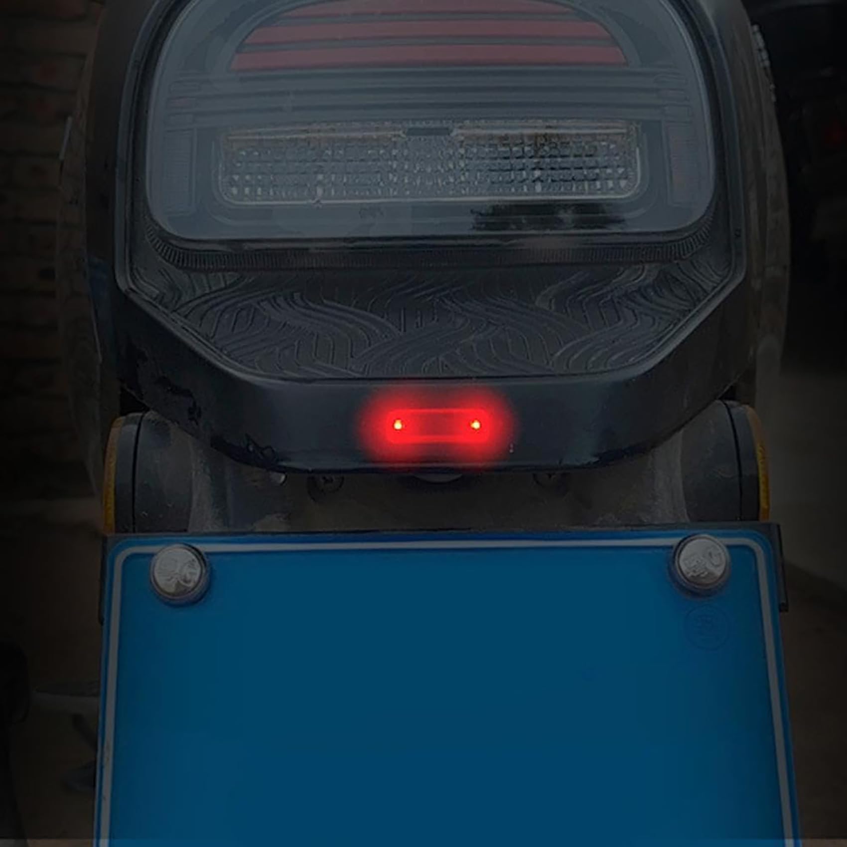 Alarme Solaire pour Voiture – Lot de 2 Feux d'avertissement LED, Lampe de sécurité factice antivol à énergie Solaire, feu de détresse Clignotant pour Voitures, Motos et vélos (Rosso)