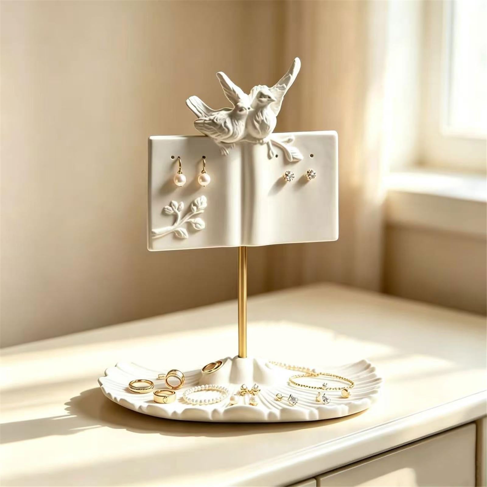 Stojak na biżuterię Gypsum Metal Earring Holder with Scalloped Tray Stojak na naszyjnik