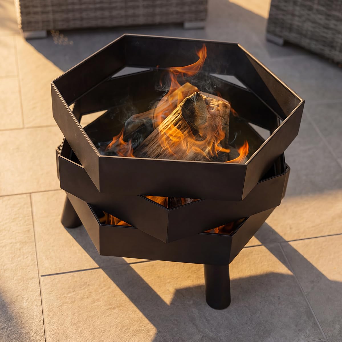 CHARLES BENTLEY Brasero Hexagonal Moderne 46cm, Acier thermolaqué Noir, résistant à la Chaleur et Rouille, avec tisonnier, Design Contemporain (46x46x35.5cm)