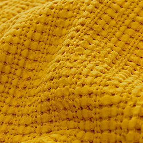 URBANARA Tagesdecke/Plaid Anadia – 100% Reine Baumwolle – weiche Decke als Bettüberwurf oder Kuscheldecke im Wohnzimmer, Schlafzimmer, Garten oder auf dem Balkon – Jacquard-Bindung - Senfgelb - Image 4