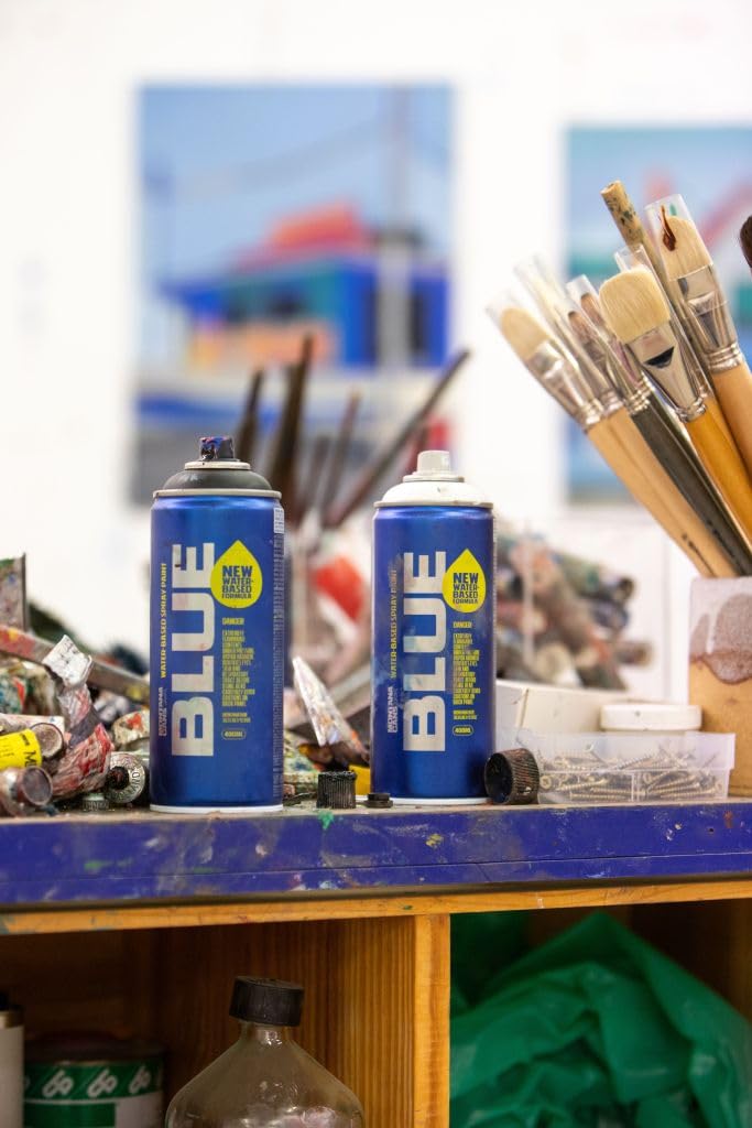 Montana Cans BLUE Neon Sprühdosen Set mit Weiß – 6x 400 ml wasserbasierte, fluoreszierende Sprühfarbe mit hoher Deckkraft – schnelltrocknend – Graffiti, Street Art, DIY, Kunst & kreative Projekte
