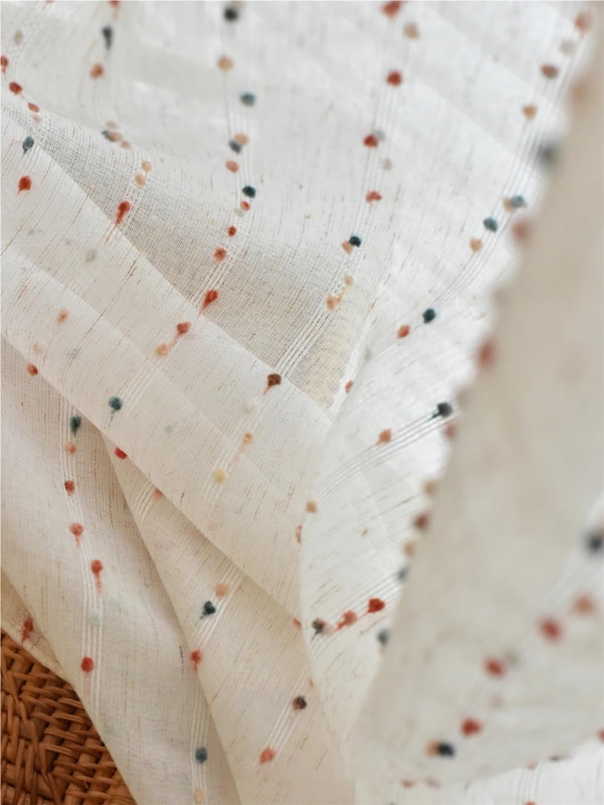 Rideau dentelle pour chambre fille avec oeillets aspect chanvre coloré