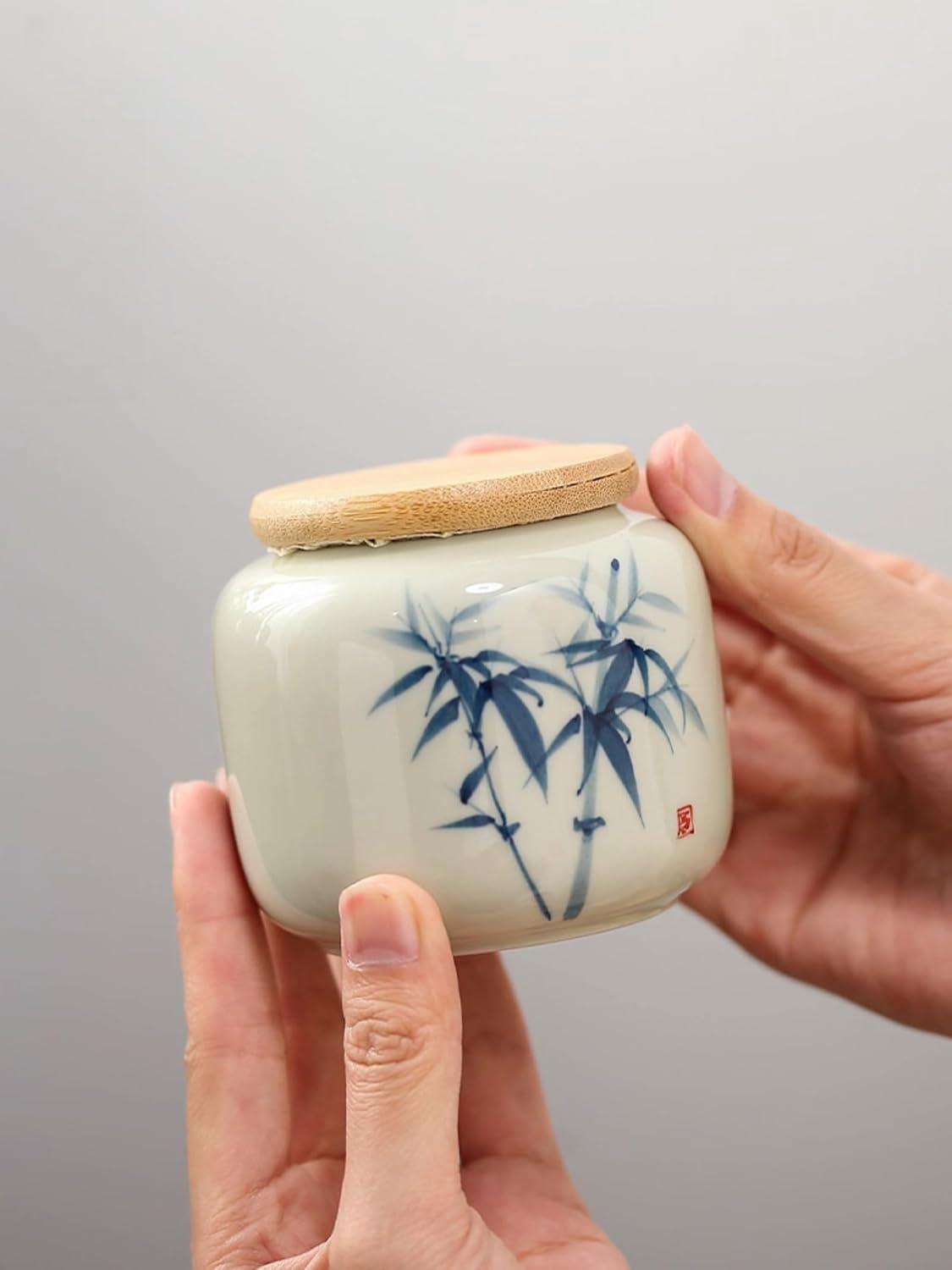 Underglaze Color Tea Caddy Ceramics, 225ml 7.7oz, Hand-drawn Blue and White Porcelain Chinese Style Sealed Jar Kungfu Tea Set