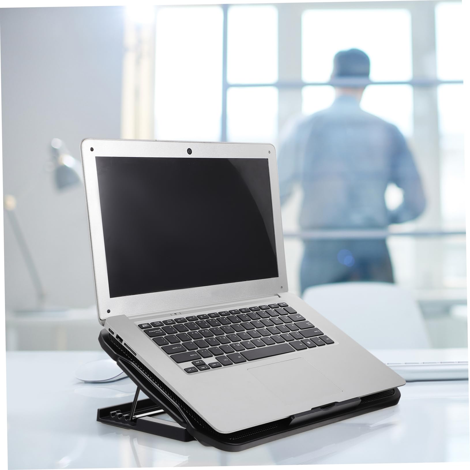 Soporte Refrigerante para Portátil Multifuncional con Ventilador Ajustable Doble USB y Base Antideslizante para Uso Ergonómico Escritorio