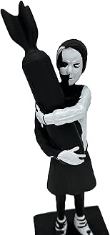 Newmyth Bomb Hugger Girl Statue Sculpture, Resin Art Craft Anti-war Sculpture Desk Decoration Home Decor Living Room Bookshelf Collection Ornament