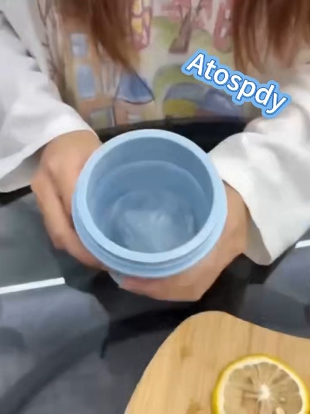 Vaso plegable 2 en 1 con pelota de hielo y pajilla miniatura 7