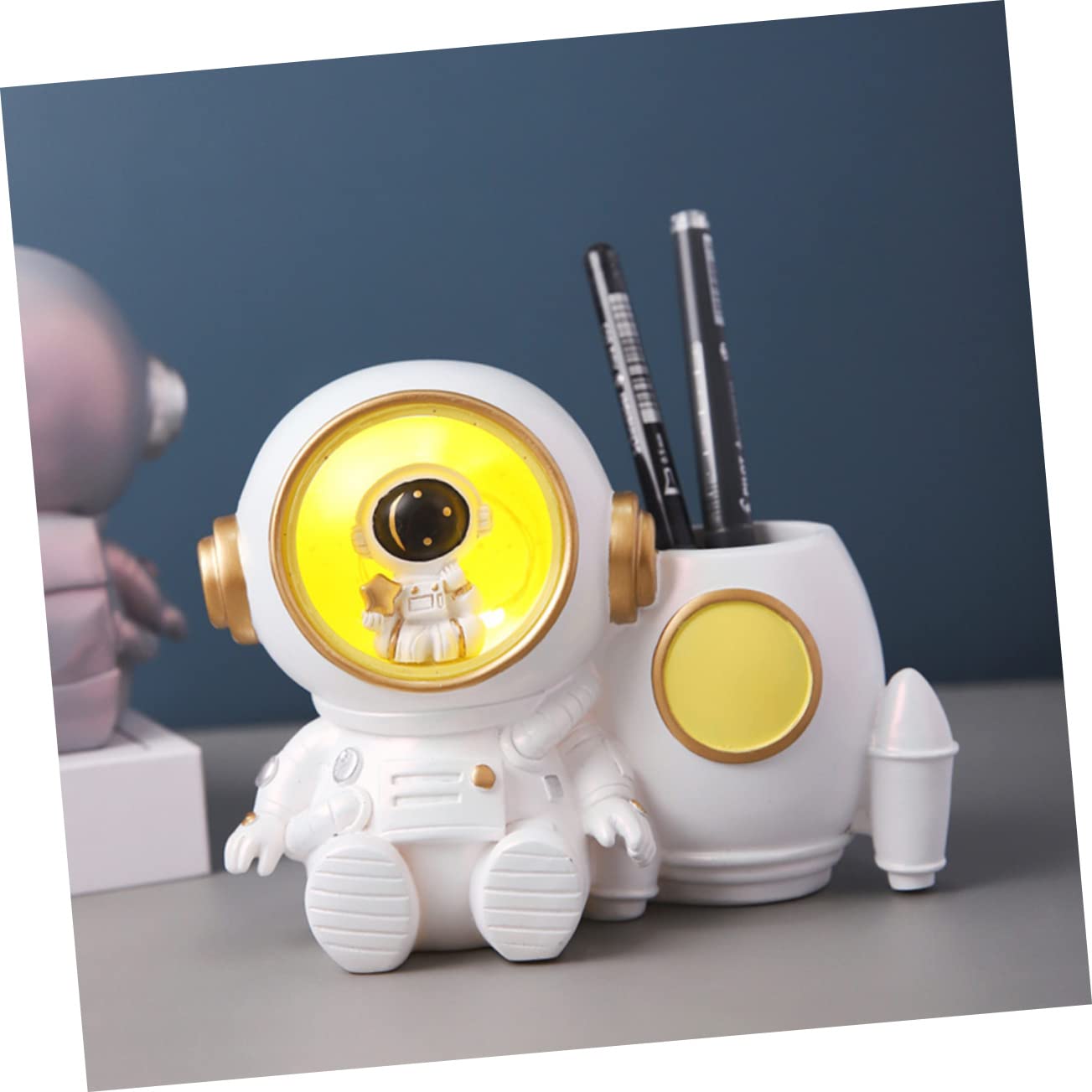 Gadpiparty Portapenne Astronauta Con Luce Led Portamatite Da Scrivania Per Ragazzo Ragazza Ragazza Organizer Spaziale Per Penne e Pennelli Accessorio Decorativo e Funzionale Per Ufficio e