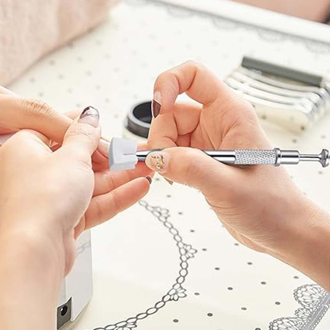 50 Pezzi di Spugna Unghie con Pinza Metallica, Pennelli Unghie, Unghie Ombre Design, Strumenti per la Nail Art Pennello di Spugna, Usato per Creare una Varietà di Modelli di Nail Art Sfumati