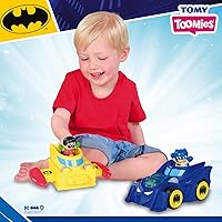 Vista 6 de Toomies DC Comics Batman E73262 - Vehículo 3 en 1 que se transforma en mini batmobile y chorro, efecto de estallido del motor, tracción del volante