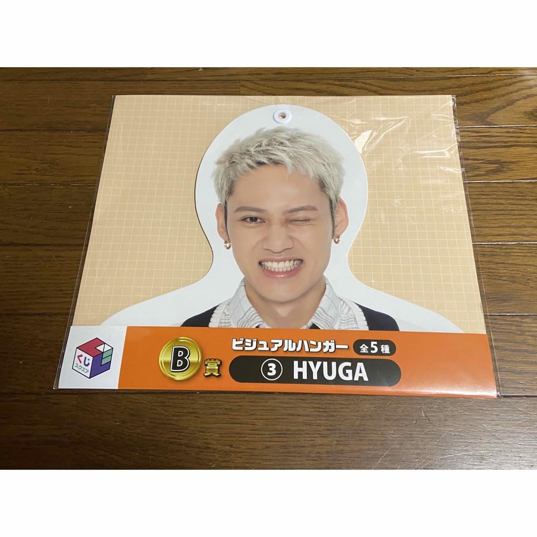 コムドットくじ　B賞ビジュアルハンガー コムドット くじ B賞 ゆうた YUTA ビジュアルハンガー - メルカリ