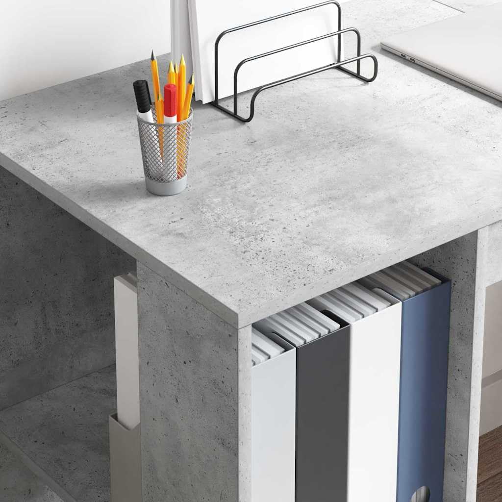 Scrivania Porta PC con Ripiani Grigio Cemento 130x50,5x75 cm | Tavolo da studio moderno con scaffali aperti per studio, ufficio o cameretta. Superficie robusta e facile da pulire.