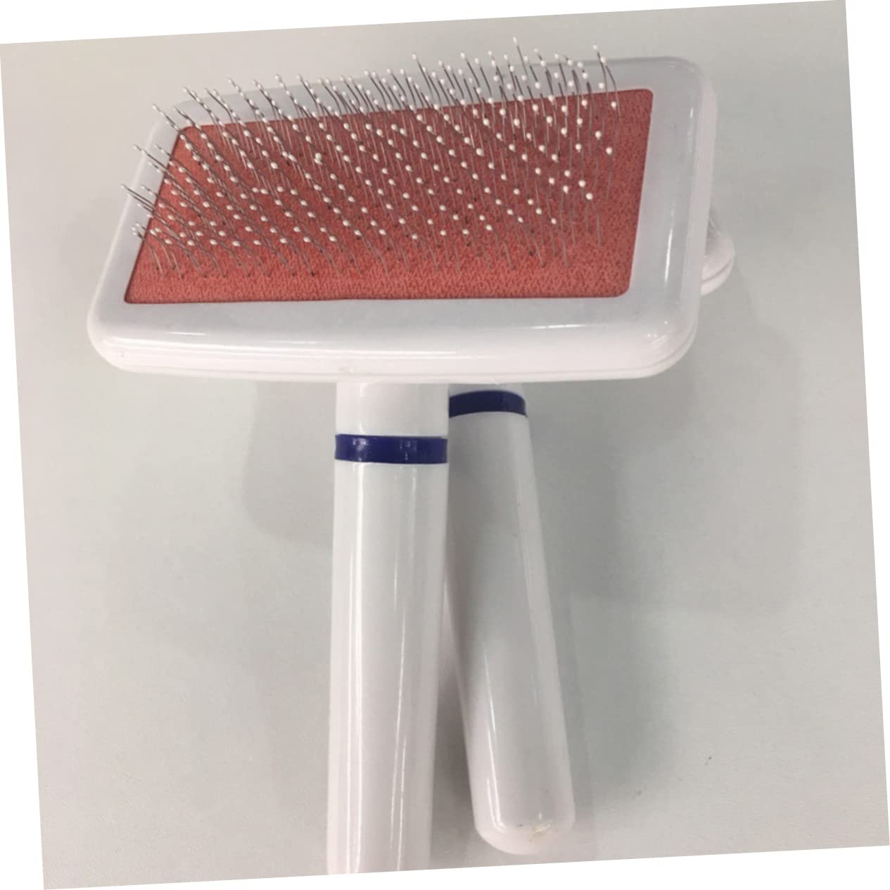 ibasenice Brosse pour Chiens et Chats Toilettage Animaux Peigne pour Poils Courts Manche Ergonomique Outil de Brossage pour Chiots et Chatons