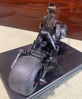 Amazon.co.jp: キャットウーマン & バットポッド ホットトイズ 1/6