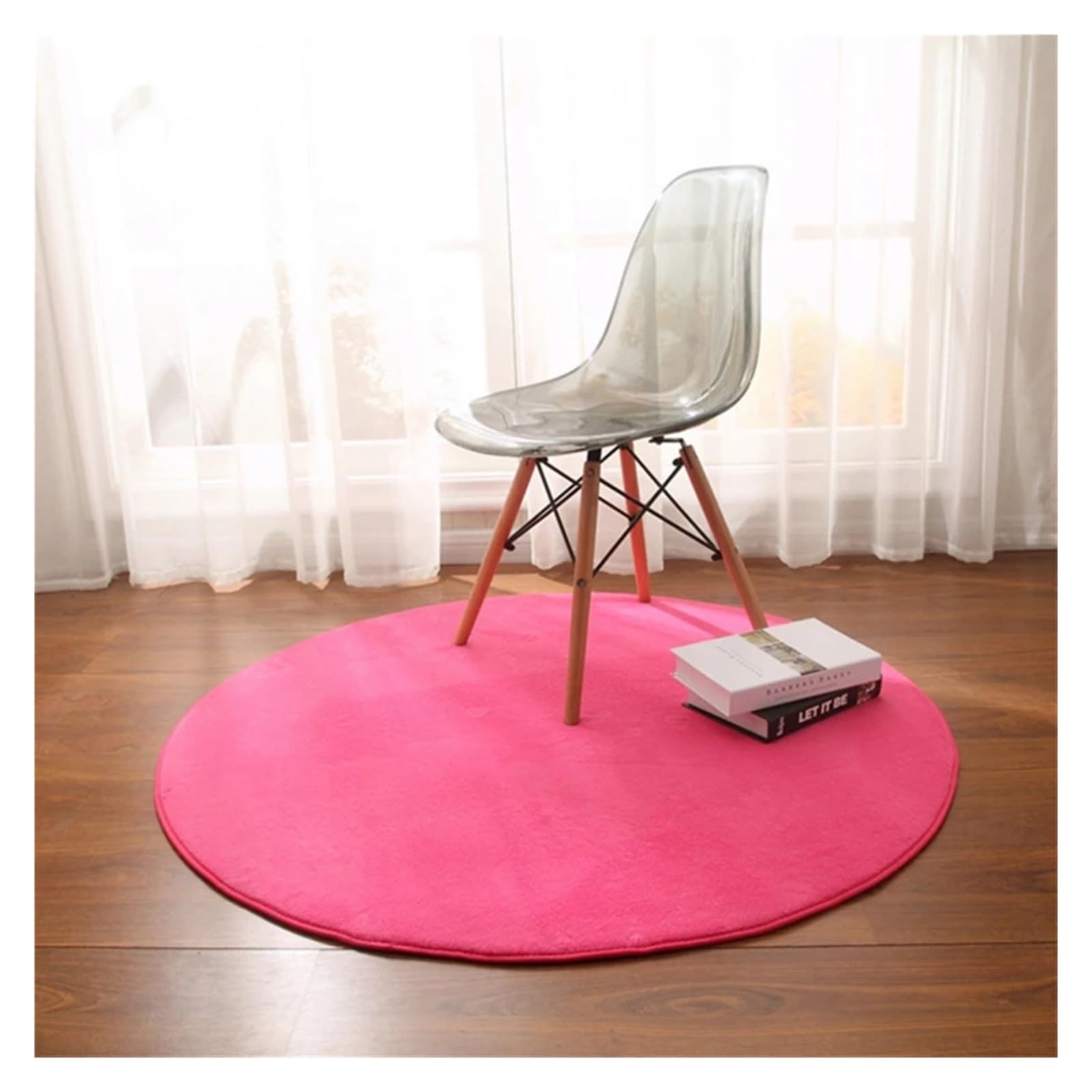 Tapis rond molleton de corail rose pour isoler le sol froid de la chambre enfant