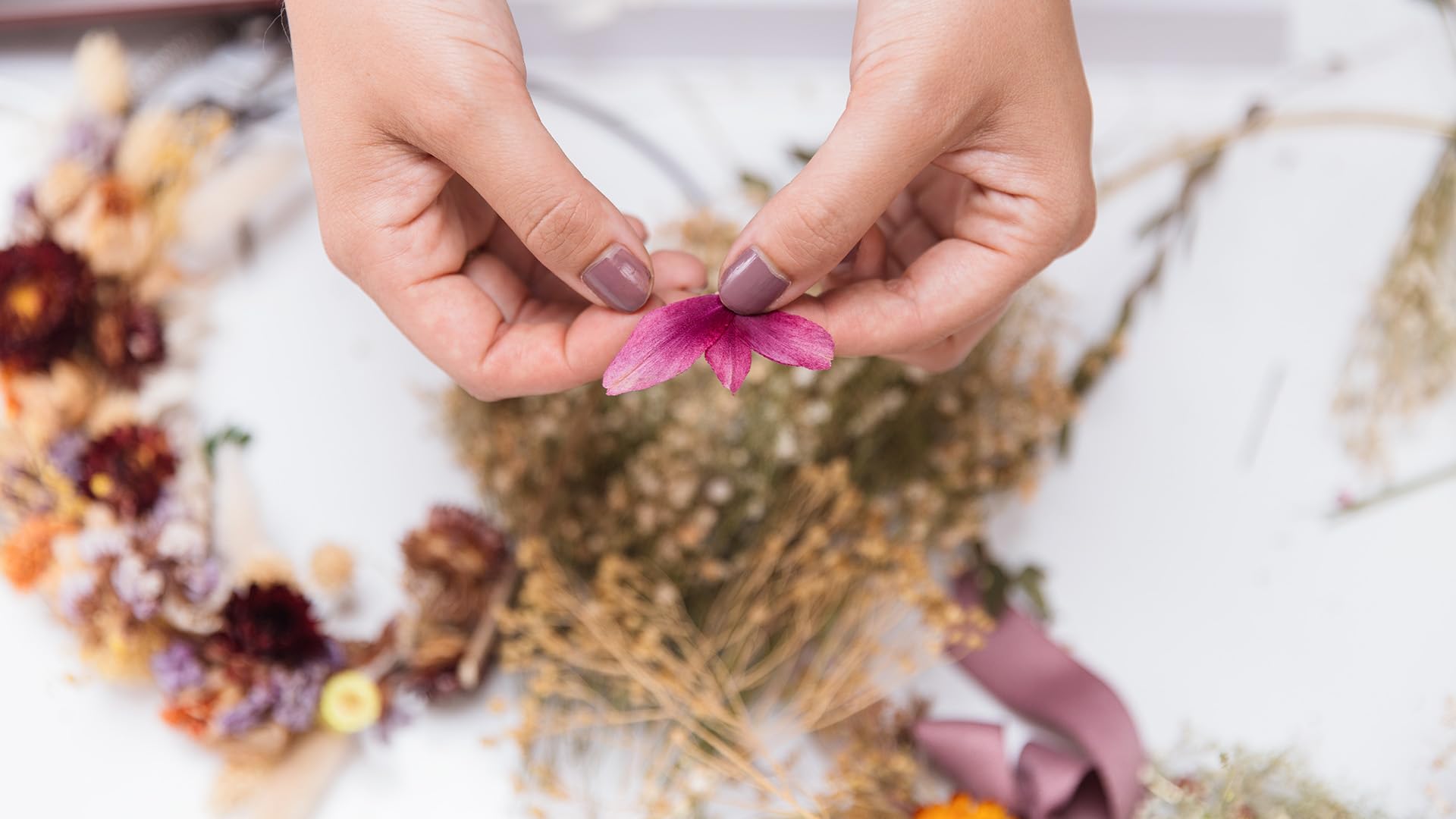 JOCHEN SCHWEIZER Geschenkgutschein: Trockenblumen Kranz selber Machen München
