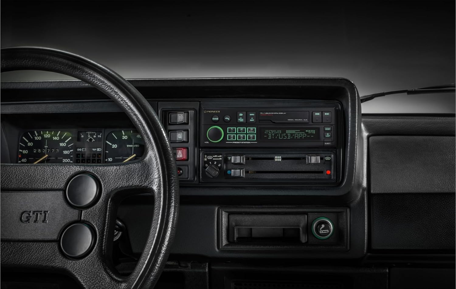 Pioneer SXT-C10PS-AN radio samochodowe 1-DIN: styl retro z nowoczesną technologią, Bluetooth®, DAB+, USB, AUX, podświetlenie RGB, 13-pasmowy korektor, Zestaw z dołączoną anteną DAB