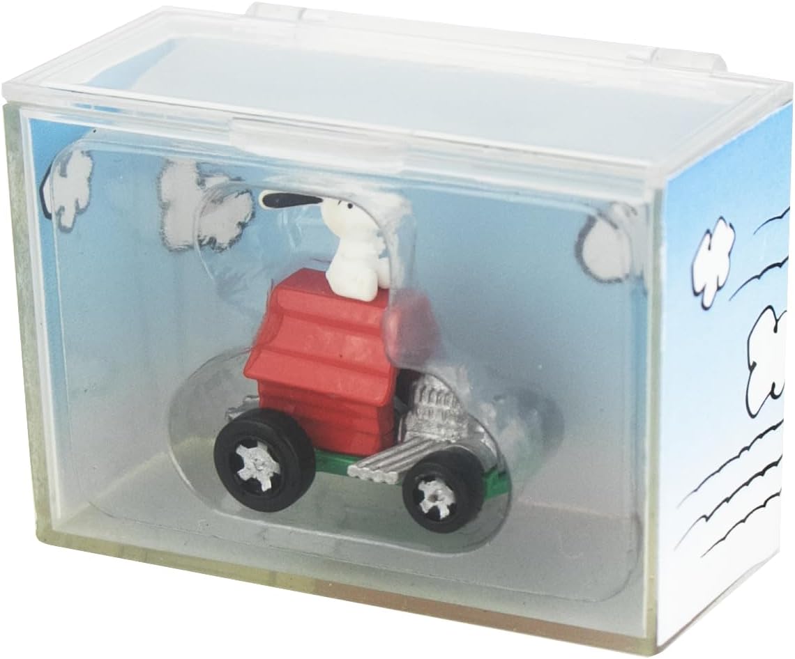 World’s Smallest Hot Wheels Snoopy, Miniature Peanuts World War Flying Ace Car, Die-Cast Metal with Real Working Wheels, Includes Collector Case Diorama, Ages 8+ (Official Peanuts® Product)
