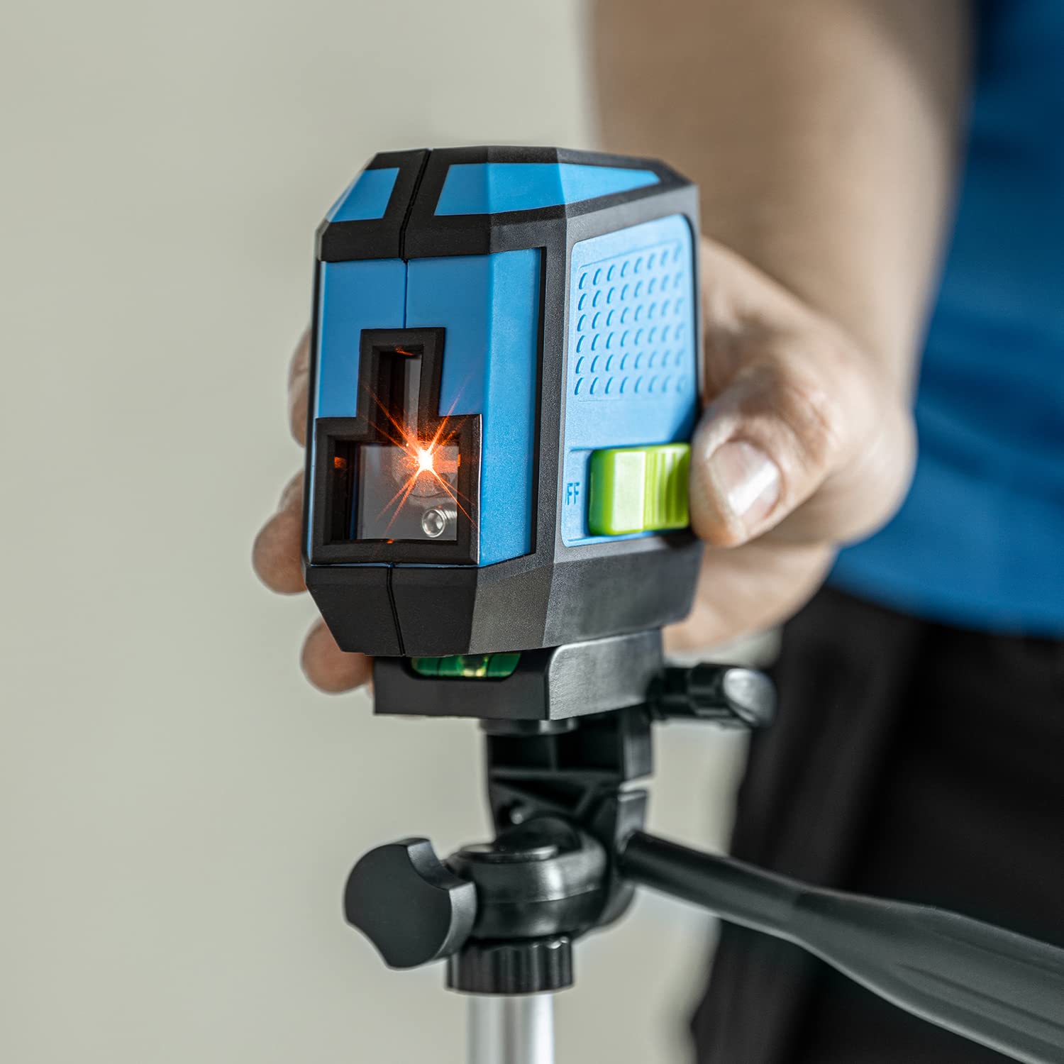 Högert Technik Livella a bolla laterale e trasversale professionale, autolivellante, area di lavoro: raggio fino a 12 m/diametro fino a 24 m HT4M071