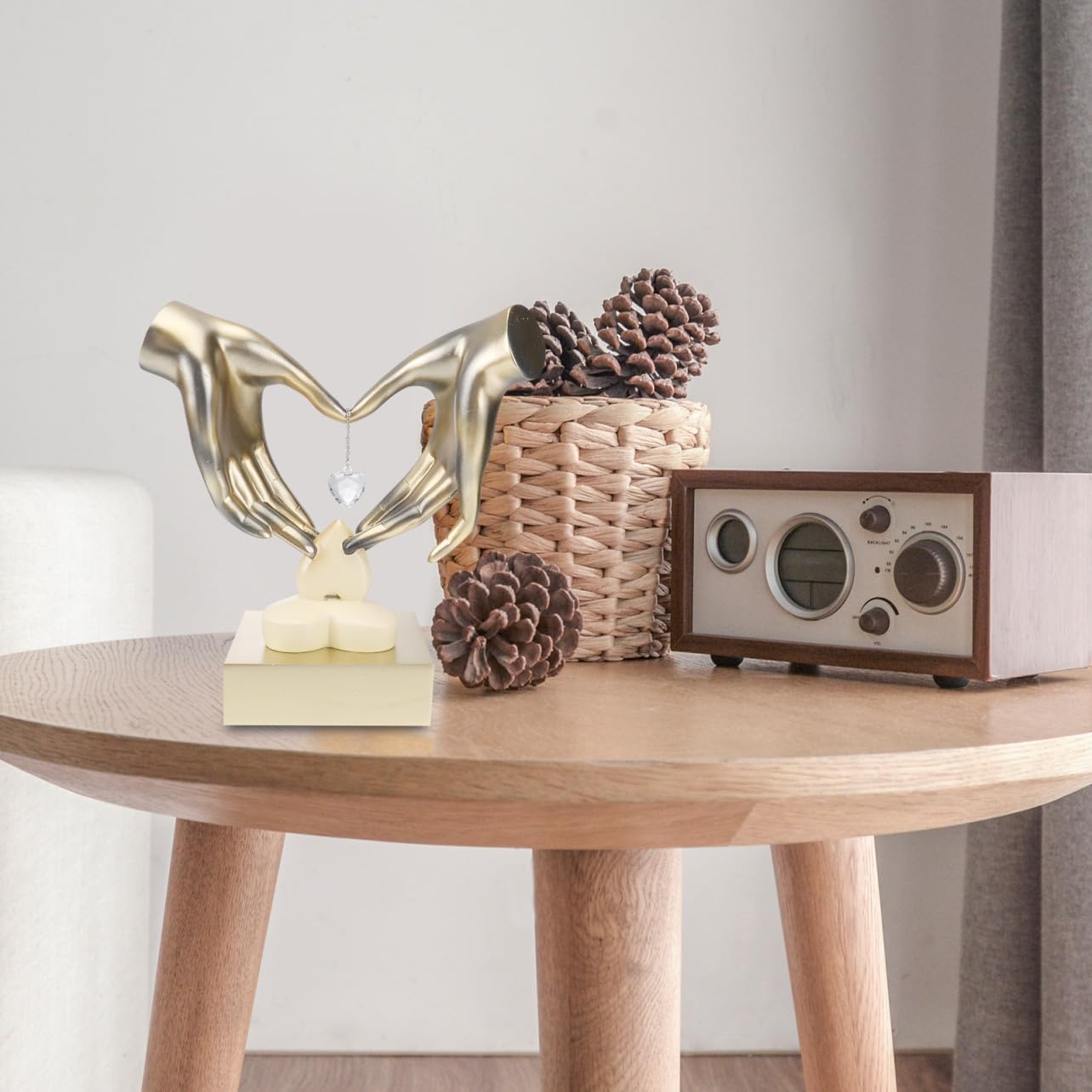 Lurrose Herzfigur aus Kunstharz Liebesstatue Paar Hände Ornament Tischdekoration Valentinstag Jubiläumsgeschenk Beige