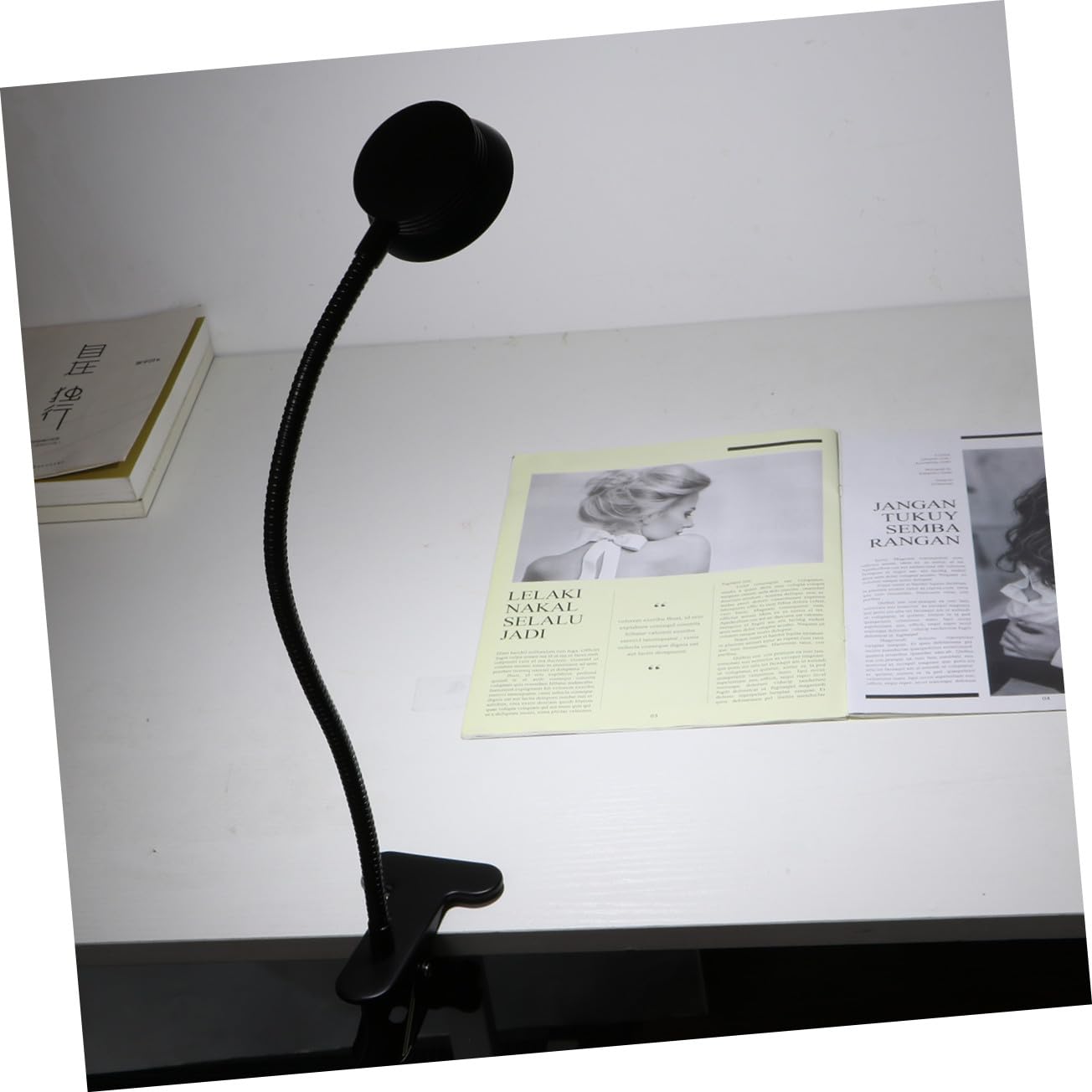 Lampada da Lettura a Clip LED 4w 6w, Collo Flessibile Nero | 2 Livelli di Luminosità, Cavo USB Incluso, Luce Intensa per Leggere al Buio e Hobby