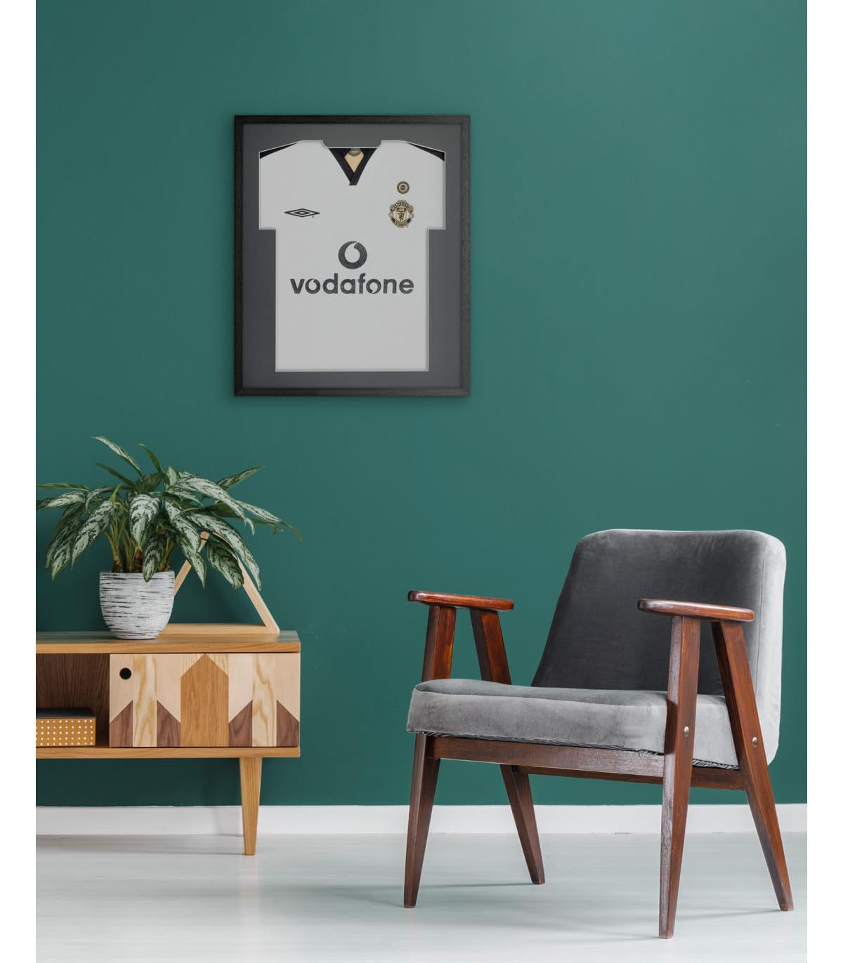 ARTIS - Bilderrahmen für Trikot - Trikotrahmen Fußball aus Holz - Objektrahmen 52,5x62,5x3 cm - Handball, Volleyball Trikot Rahmen – Jersey Frame für Sporttrikots – Frametheshirt Basic Schwarz