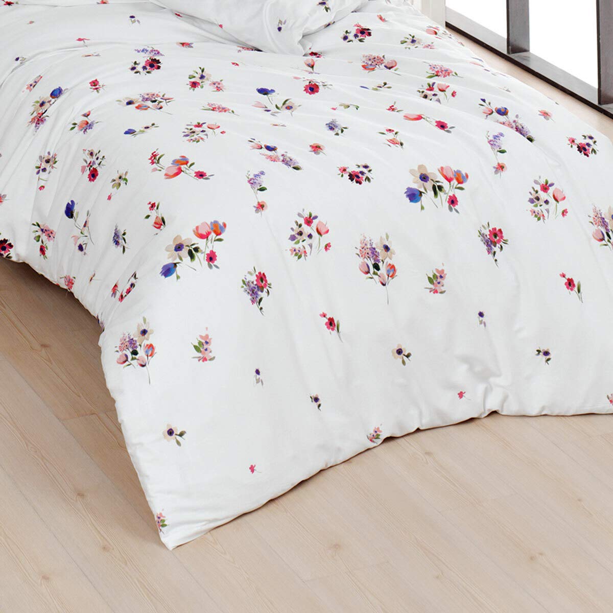 Traumschlaf Mako-Satin Bettwäsche mit Blumen – hochwertige Baumwoll-Bettwäsche im Aquarell-Design – weich, atmungsaktiv & angenehm kühl – waschbar bis 60°C – 200 x 220 cm + 2 Kissenbezüge 80 x 80 cm