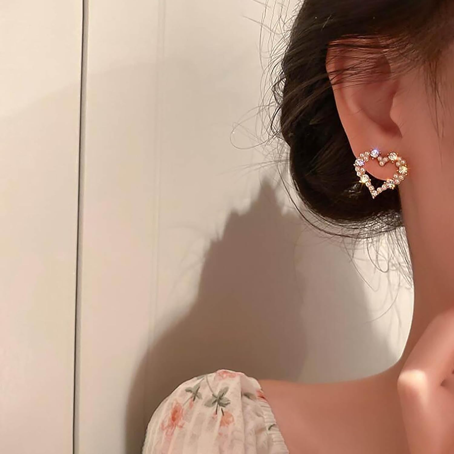 Vintage Crystal Pearl Heart Earrings Hollow Love Heart Earrings Gold Rhinestone Heart Stud Earrings Cz Heart Pearl Earrings Jewelry for Women - Image 5