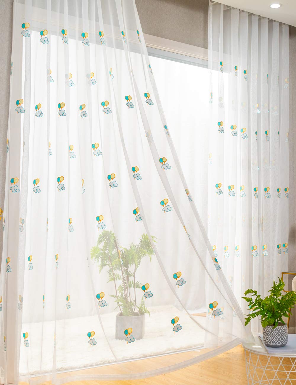 Lactraum Gardine Kinderzimmer Babyzimmer Transparent Weiß Bestickt Wolke Luftballon Voile mit Universalband 300 x 245 cm