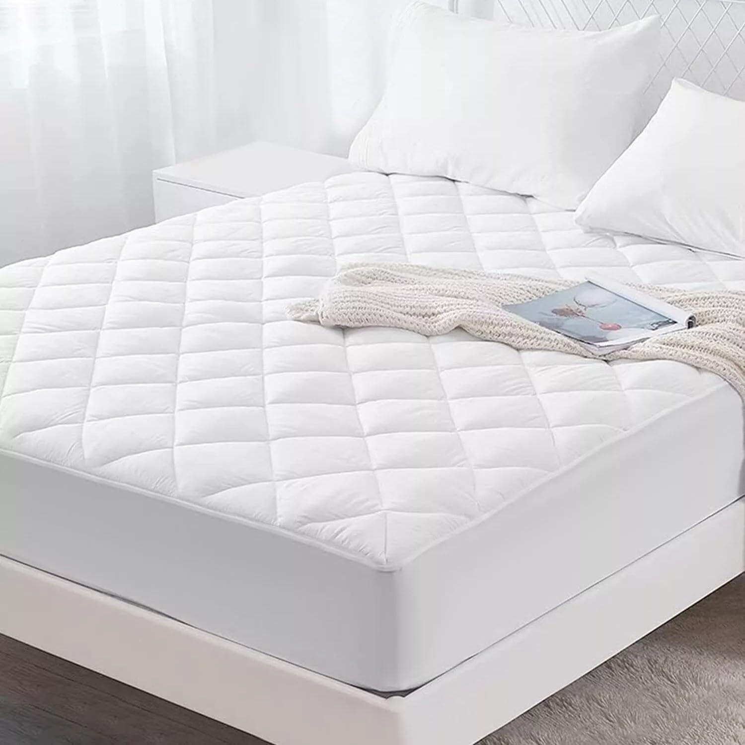 Imperial Rooms King Size Mattress Protector 30cm Deep Fitted Stretch Skirt Mattress Cover– Adjustable Mattress Pad Shrink Resistant Anti-Allergy Quilted Bed Cover (150 x 200 cm)