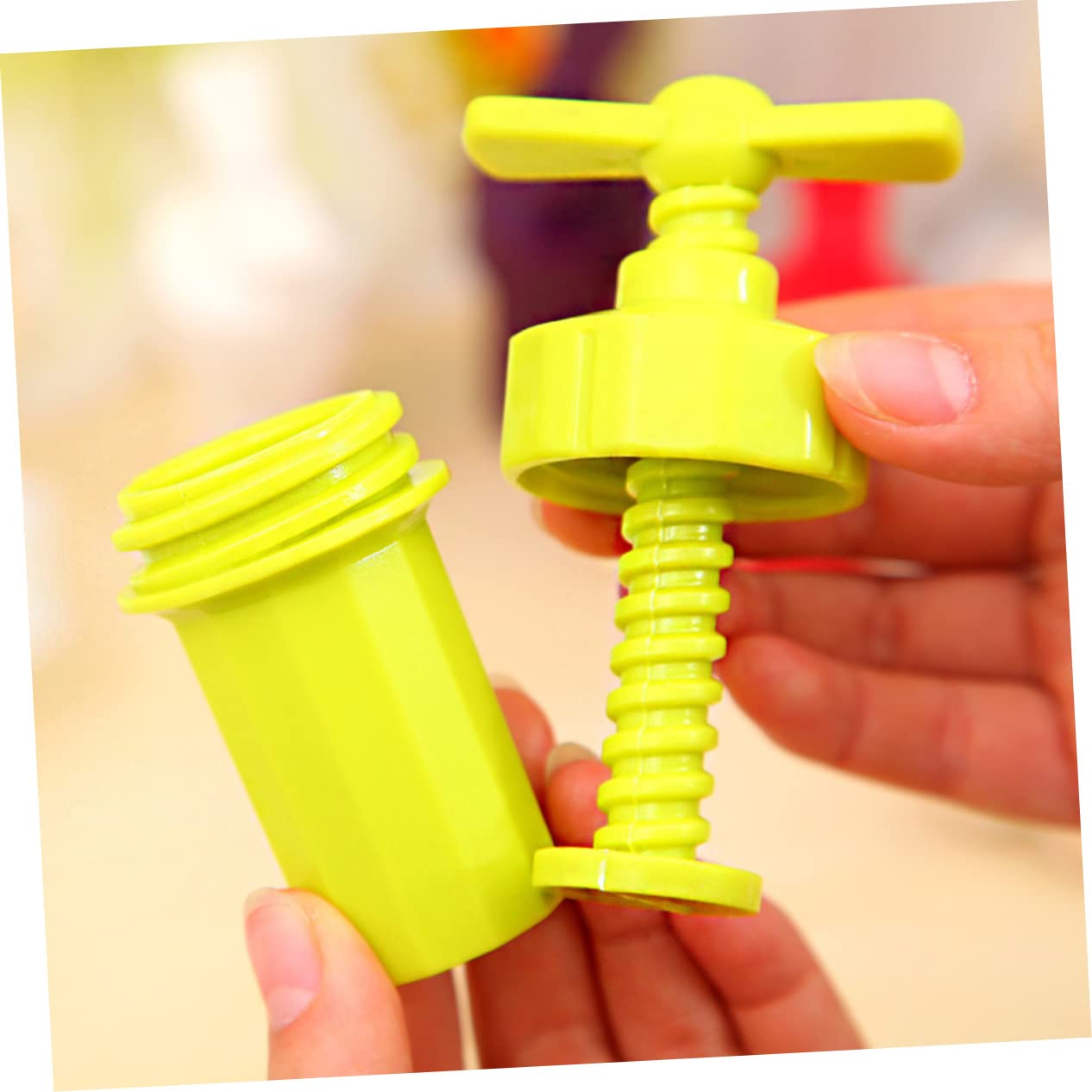 BRIGHTFUFU Garlic Rocker Manual Garlic Grinder Plastic Rotate Cutter Food Chopper Multi-function Kitchen Tools Random Color