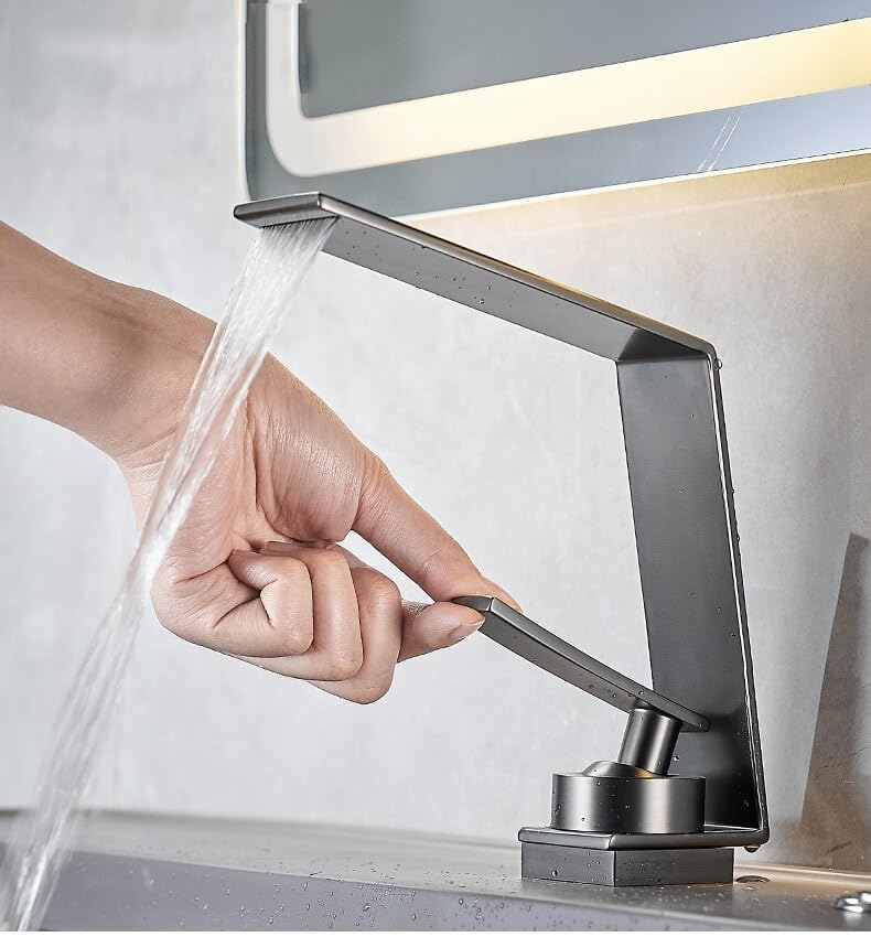 Grifo de baño de latón gris que evita salpicaduras en el lavabo 3