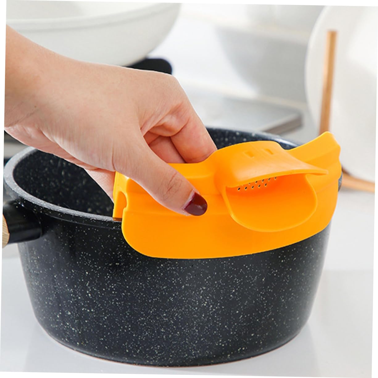 OUNONA Spill Pour Soup Funnel Reusable Kitchen Accessory for Easy Straining Fits Pot Edges Material for Convenient Liquid Pouring