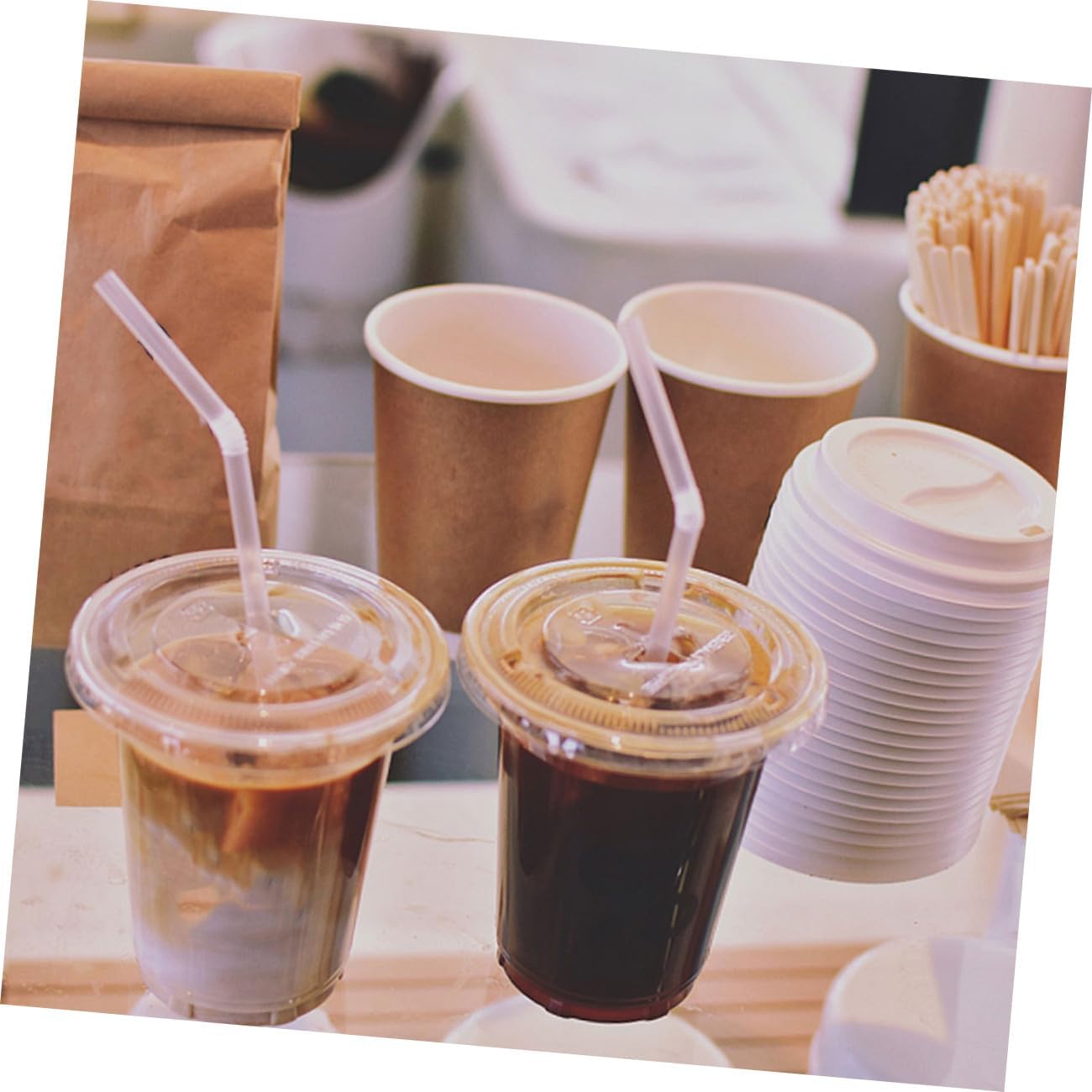 100pcs 10oz Disposable Plastic Cups with Flat Lids, Pet Cold Beverage Cups for Juice, Coffee, Smoothies, Party and Outdoor Use
