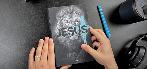 Bíblia Sagrada Leão de Judá - NVI 6586078636 Book Cover