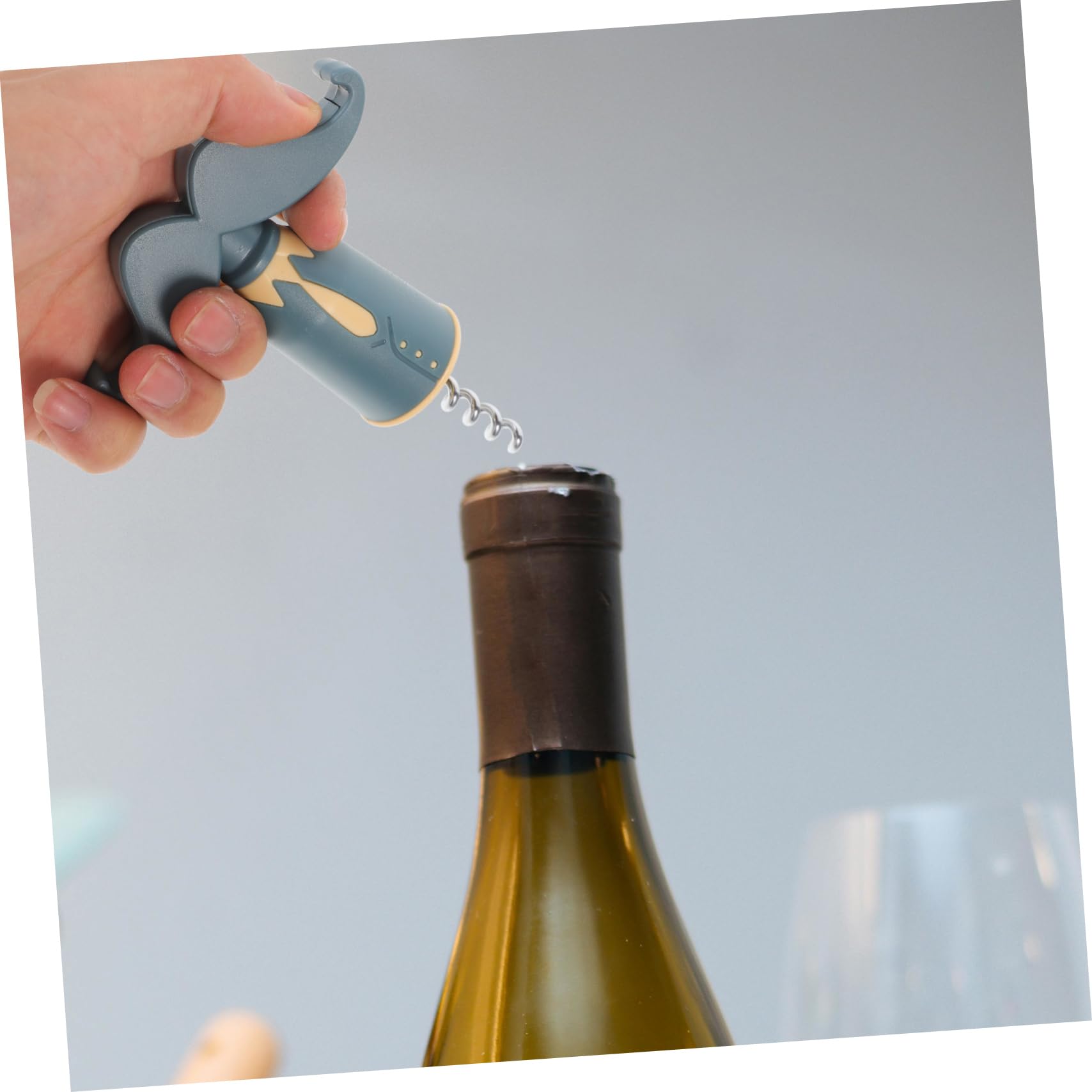 FUNOMOCYA Elegant Wine Bottle Opener Creative Cork Remover Lightweight Portable Corkscrew Multi-functional Kitchen Tool Wine Gadget Random Color