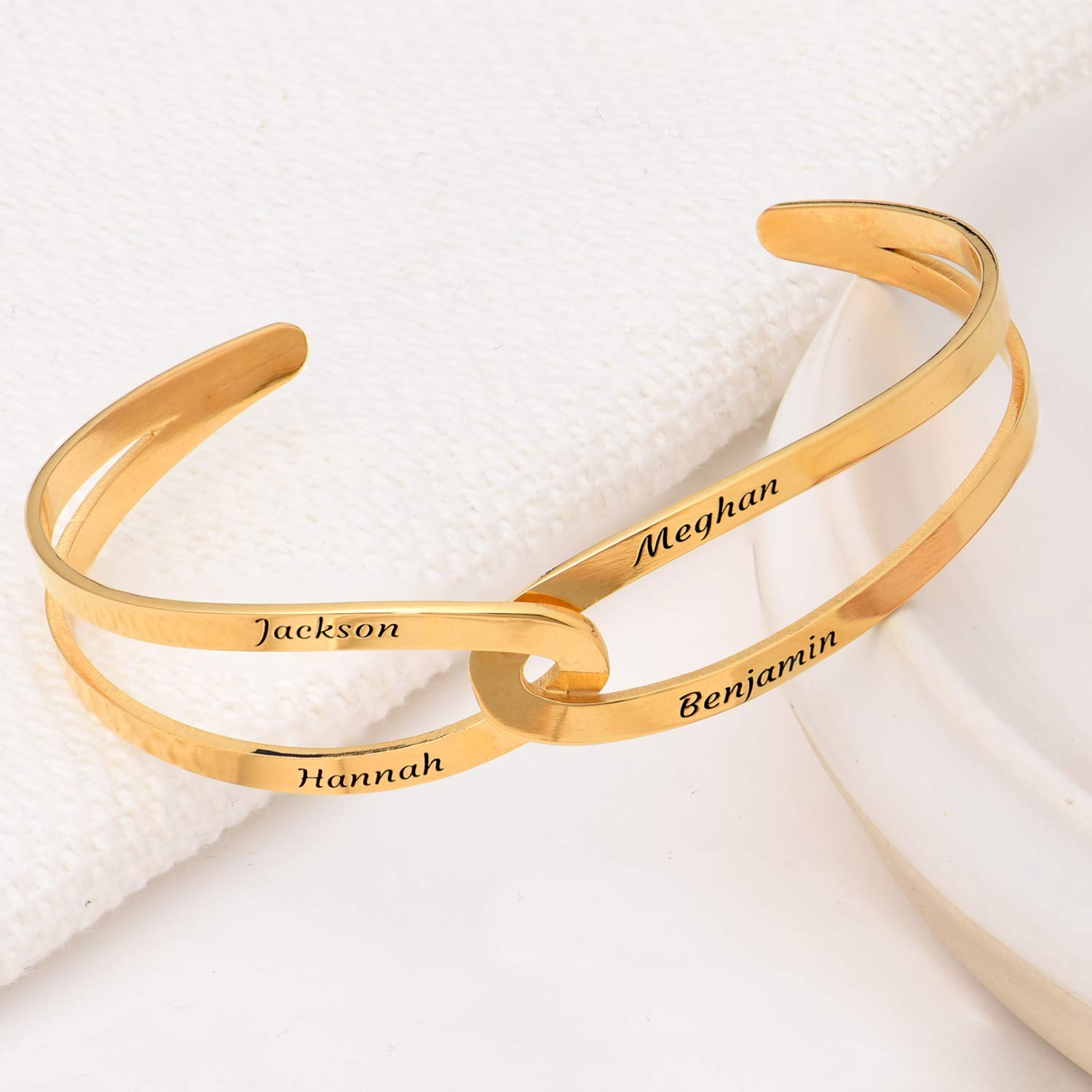 MYKA Personalisierte 'Hand in Hand' Armreif aus Sterling Silber 925 - Vergoldet - Schmuck Geschenk für Damen - Mutter - Freundin