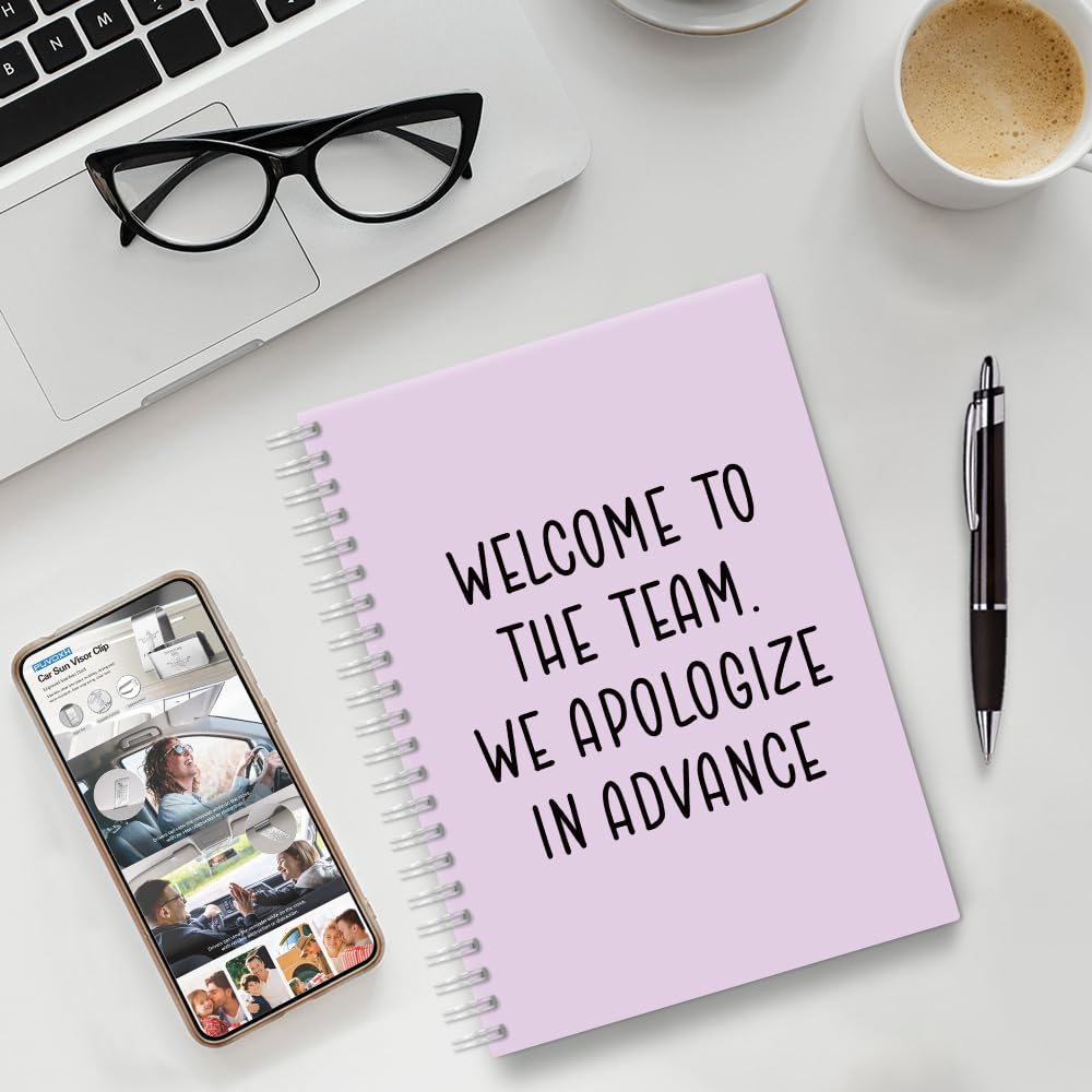 Welcome to The Team We Apologize in Advance, 160 pagine bianche viola a spirale, quaderni per lavoro, lavoro di squadra regali di ringraziamento per colleghi leader del personale, regali di