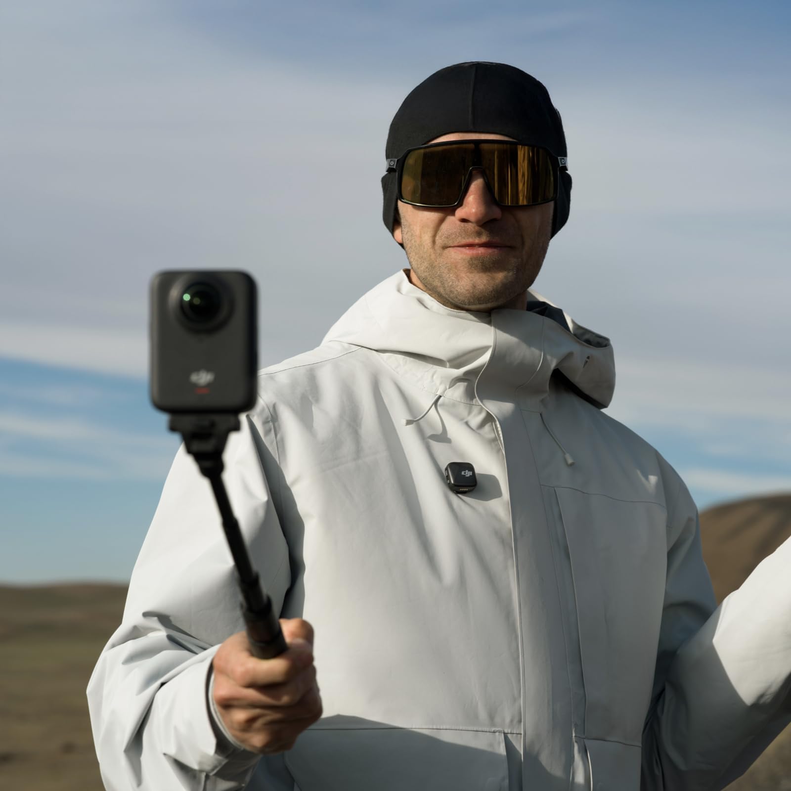 DJI Osmo 360 Combo Vlog, fotocamera 360 ideale per vlogger con trasmettitore Mic Mini, durata della batteria estesa, action cam con immagini a 360° da 1 pollice, video a 360° nativi in 8K