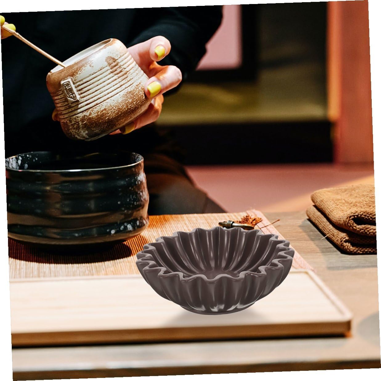 BESPORTBLE Decorative Bowl with Groove Petal Edge 10-inch Black Snack Holder Fruit Bowl Jewelry Key Storage Organizer for Living Room Coffee Table Home Decor
