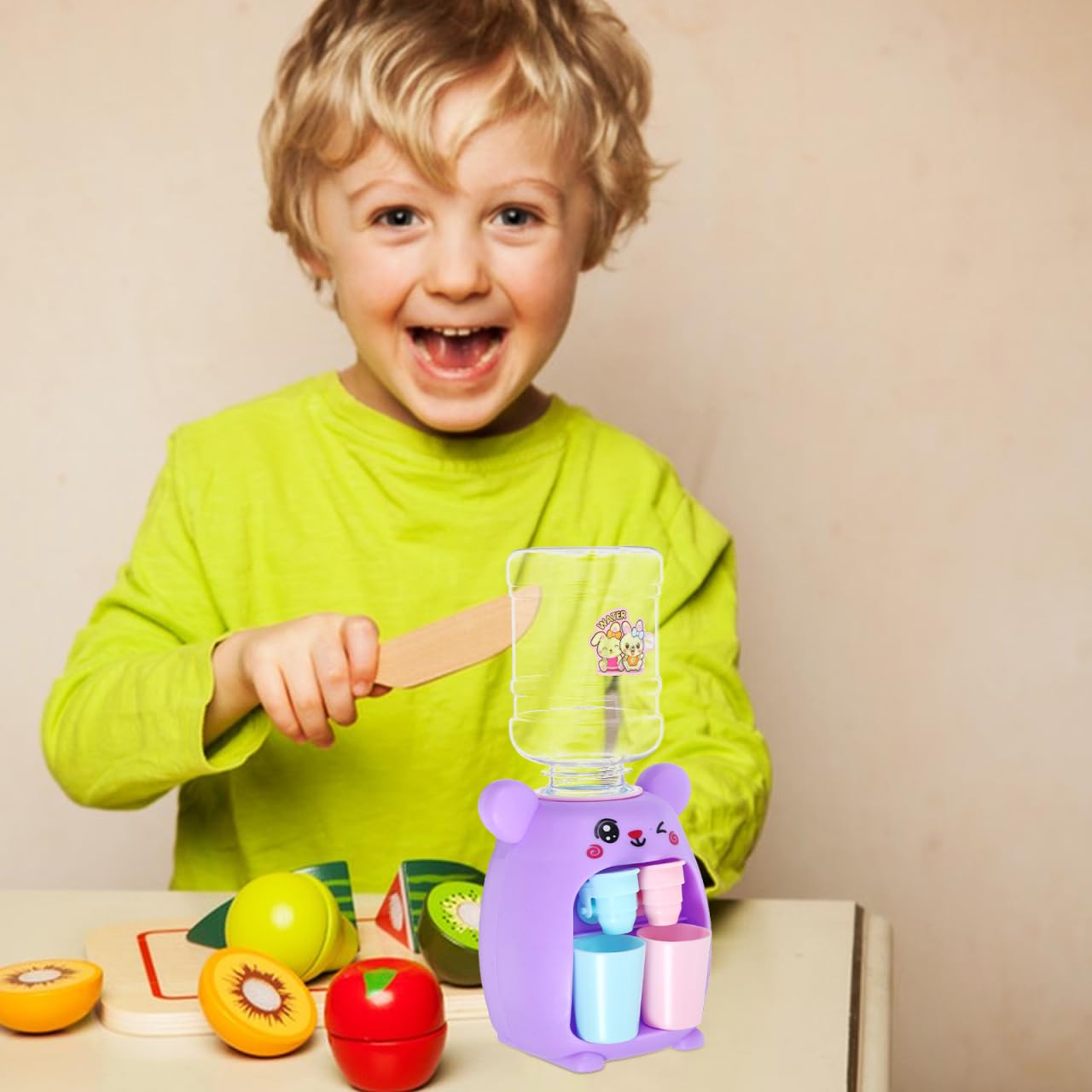 Mini distributeur d'eau pour enfants : machine à eau en plastique avec deux prises – Améliore la créativité et la coordination œil-main, design animal mignon pour jouer et décorer la chambre (violet
