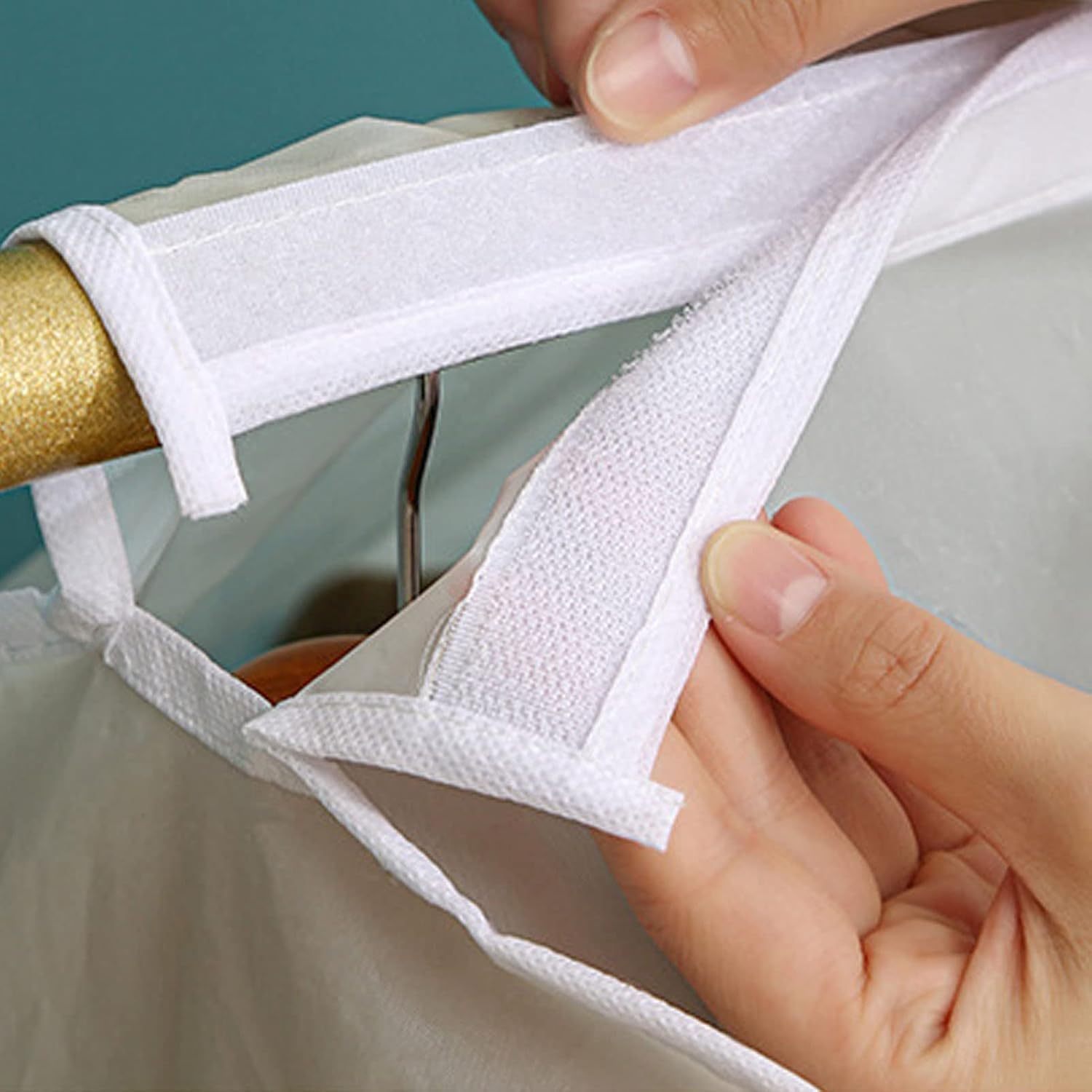 Clear Hanging Garment Bags, Large Garment Cover Transparent Easy To Install Hanging Clothes Storage Bag Clothes Dust Cover with Hook and Loop
