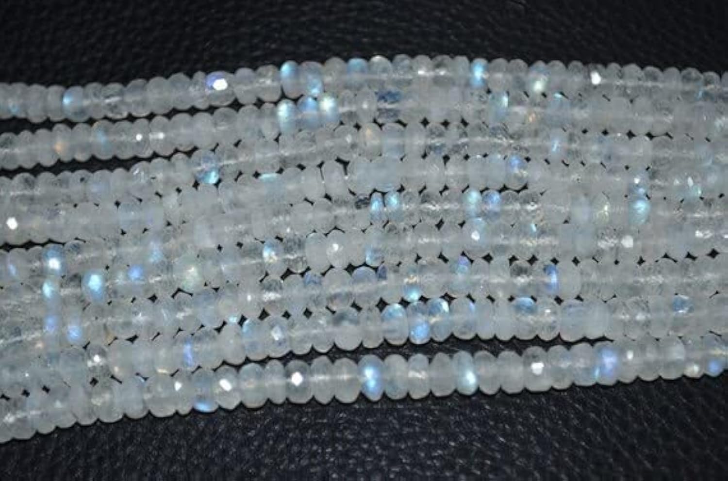 Perles LKBEADS blanches nacrées facettées 6-7mm à offrir pour créer un bracelet personnalisé